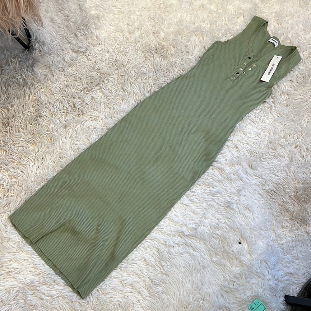 Sleeveless green bodycon sweater dress